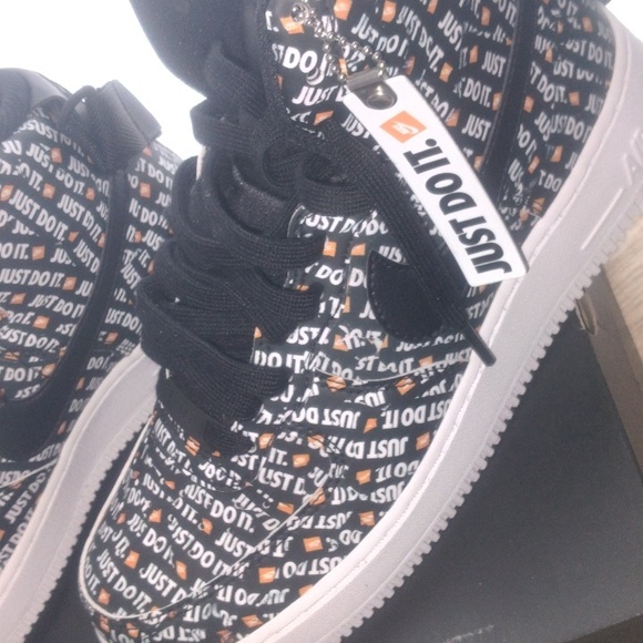 Air Forces - Picture 3 of 4